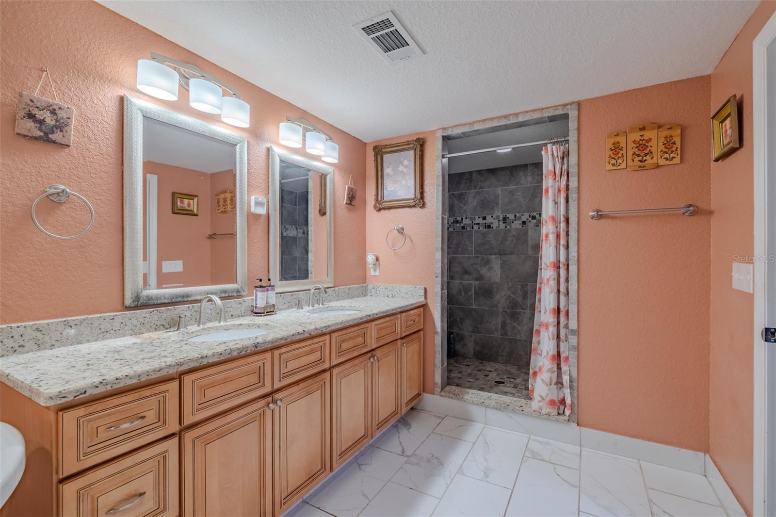 TRACERS LAKE KEEN ESTATES UNI - Residential