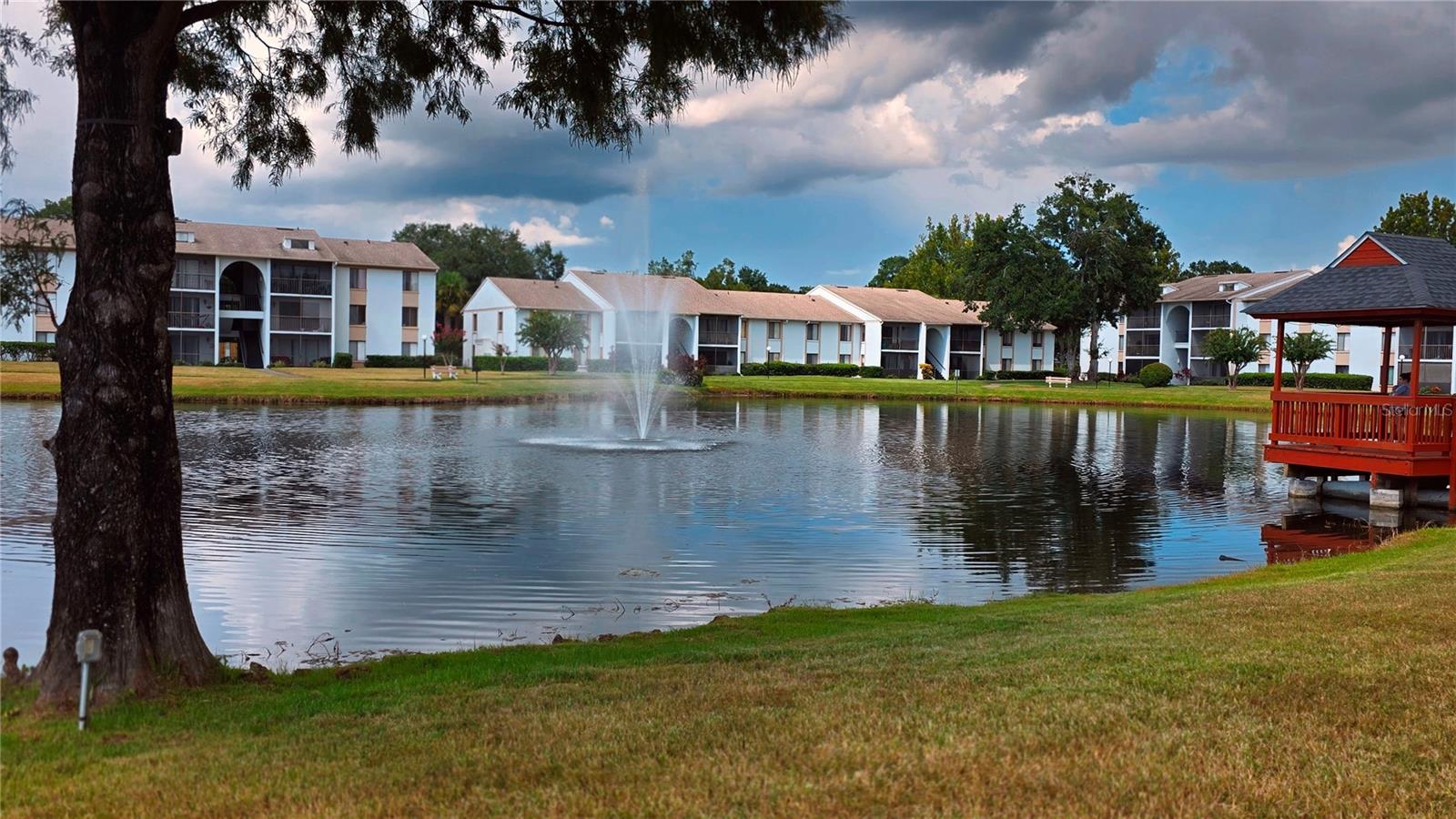 Prepare to be impressed by this beautifully upgraded 2-bedroom, 2-bath condo located in the desirable community of The Club at Orlando. This top-floor unit welcomes you with a spacious open-concept layout featuring soaring vaulted ceilings, a skylight that floods the space with natural light, and a combined living and dining area—perfect for everyday living and entertaining. Step through the living room onto your screen-enclosed balcony, the ideal place to relax after a long day while enjoying peaceful views of the pond and fountain. Entertain in style with a custom-built bar in the dining area—an elegant touch that makes hosting effortless. The fully remodeled kitchen is a chef’s delight, showcasing 42" solid wood cabinetry, granite countertops, stainless steel appliances, a pantry, and a modern farmhouse sink. The spacious primary suite offers a walk-in closet and a luxurious renovated en-suite bath with a spa-like walk-in shower. A sized second bedroom and a second fully updated bathroom provide comfort for guests or family.
Additional features include: Beautiful tile flooring throughout, Inside laundry closet with 2 yr-old washer and dryer included, Private external storage unit. Roof replaced in 2019, Both Water Heater and Dish Washer are about 3 years old.
Enjoy resort-style amenities: community pool, clubhouse, tennis court, walking trails, and a designated dog-walk area.
HOA fees cover: Basic cable, internet, water, trash, exterior building maintenance, and grounds upkeep.
Centrally located with easy access to major highways, Orlando International Airport, Downtown Orlando, UCF, Full Sail University, Valencia College, Hospitals, beaches, and major attractions.
Don't miss this move-in-ready gem—schedule your private showing today!