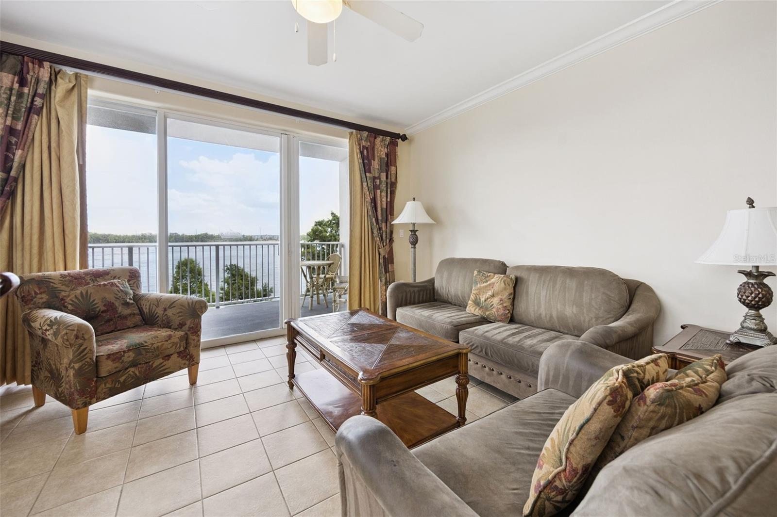 BLUE HERON BCH RESIDENCE TWR 02 CONDO - Residential