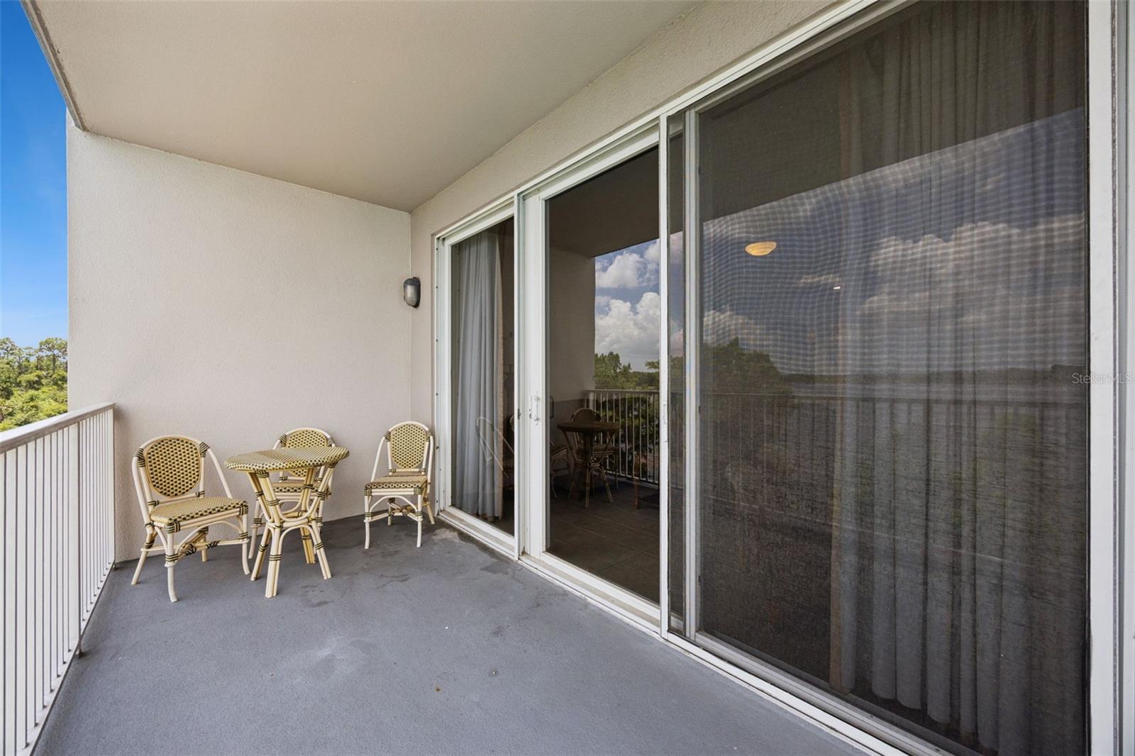 BLUE HERON BCH RESIDENCE TWR 02 CONDO - Residential