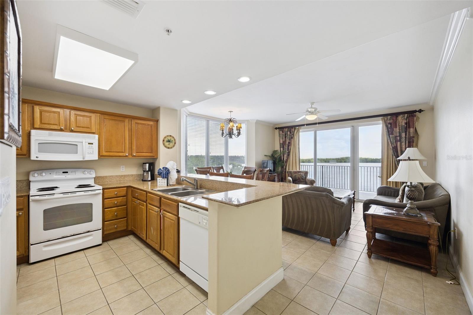 BLUE HERON BCH RESIDENCE TWR 02 CONDO - Residential