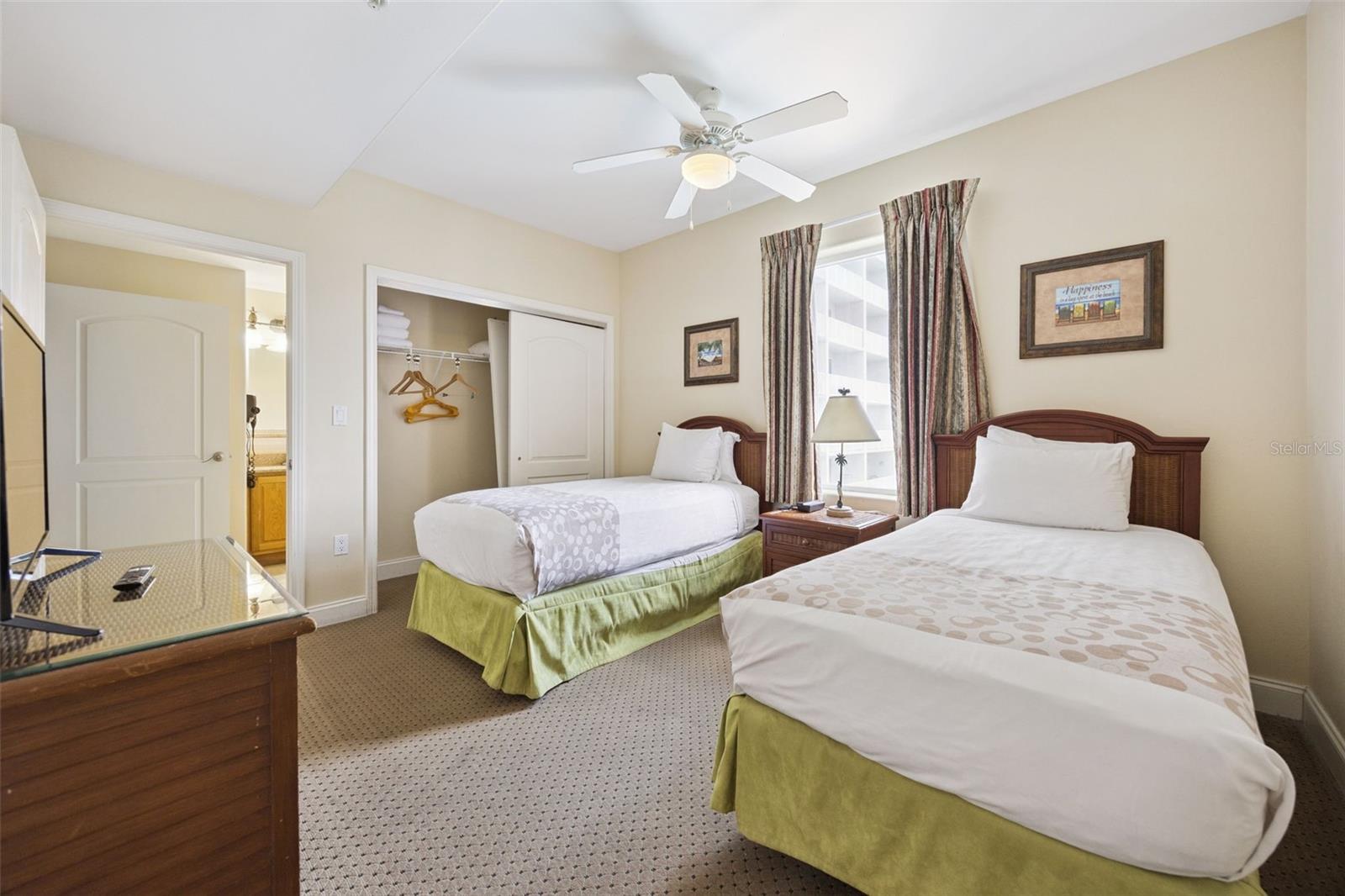 BLUE HERON BCH RESIDENCE TWR 02 CONDO - Residential