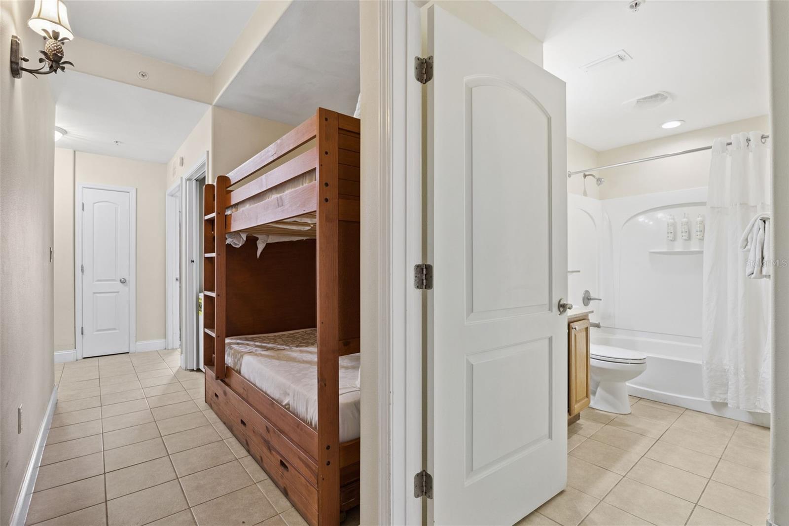 BLUE HERON BCH RESIDENCE TWR 02 CONDO - Residential