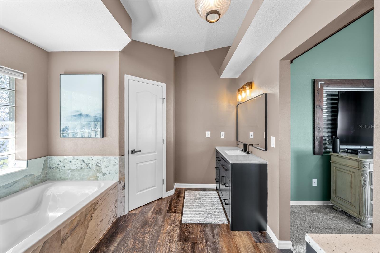 PINE TRACE - Residential