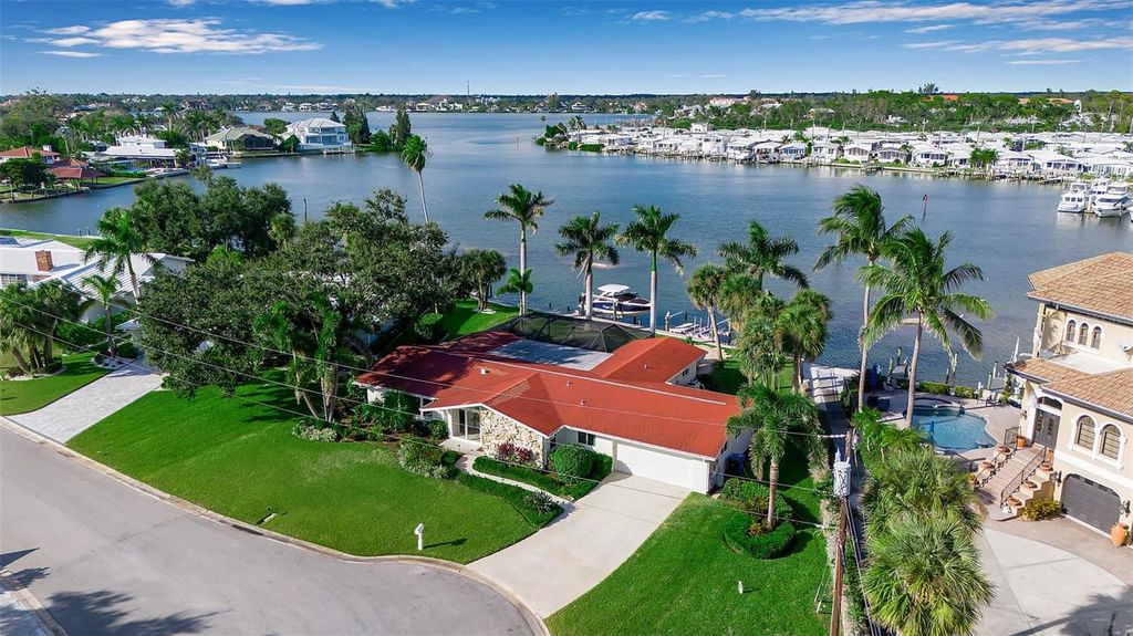 Photo of 318 Nassau Street N, Venice, FL 34285 (MLS # A4669641)