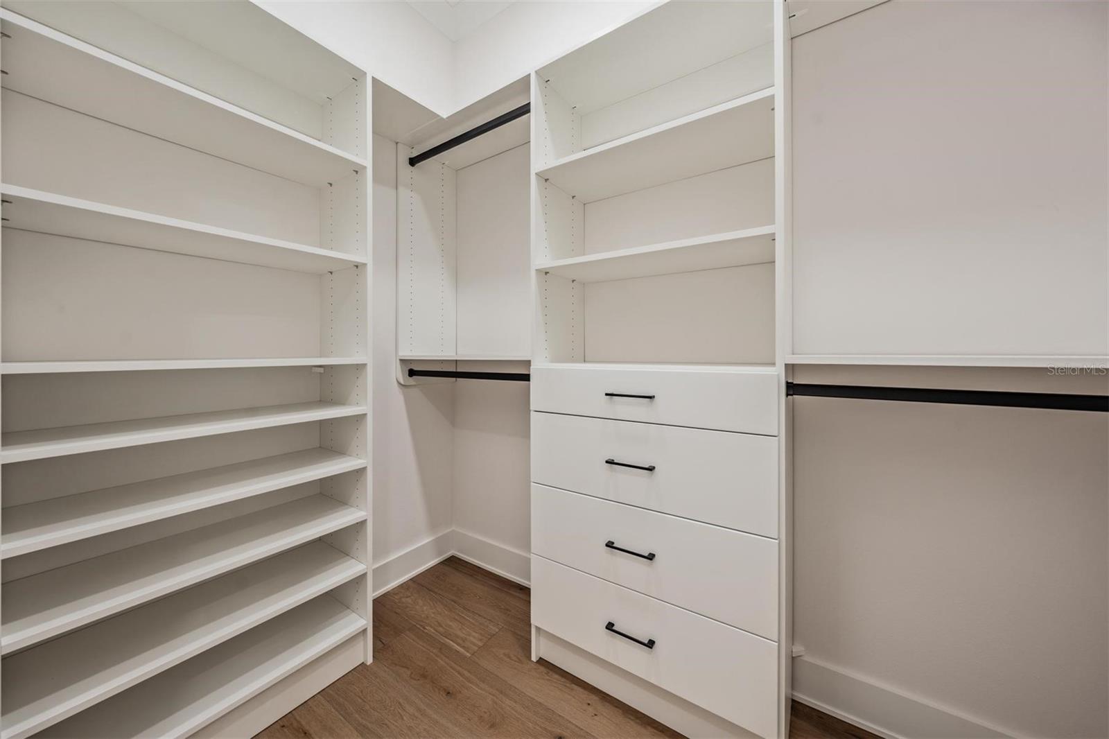 DAVIS ISLANDS PB10 PG52 TO 57 - Residential