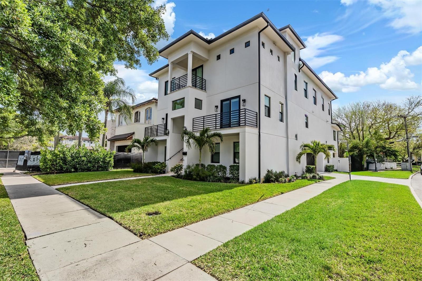 DAVIS ISLANDS PB10 PG52 TO 57 - Residential