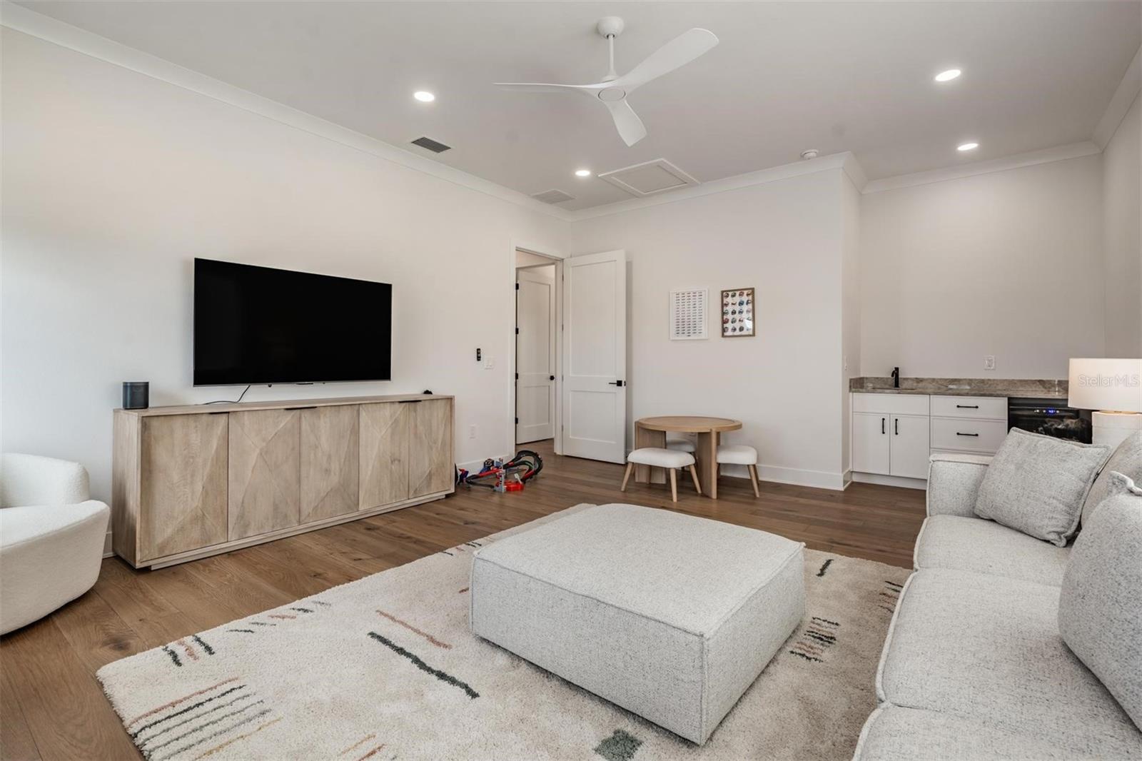 DAVIS ISLANDS PB10 PG52 TO 57 - Residential