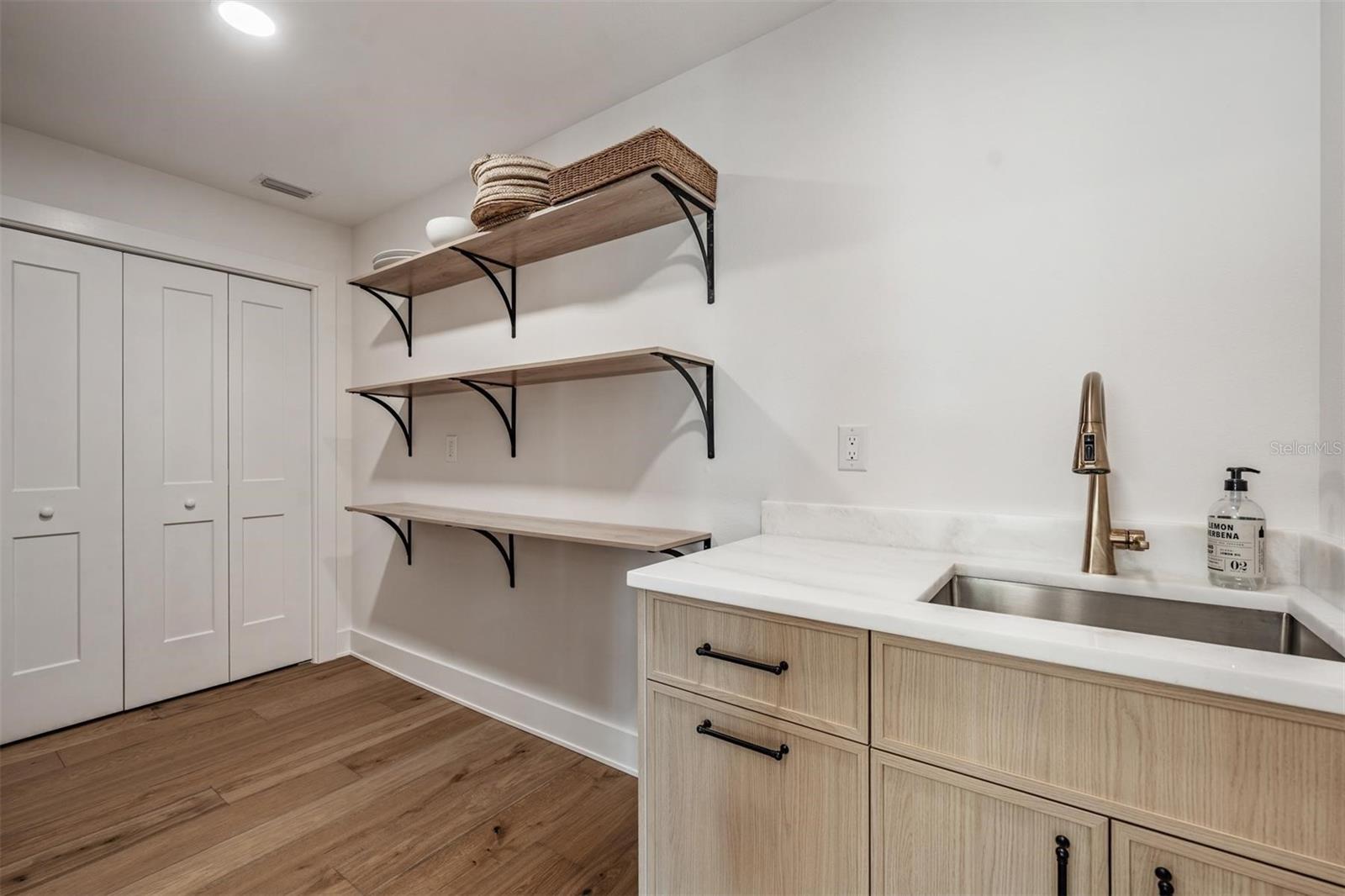 DAVIS ISLANDS PB10 PG52 TO 57 - Residential