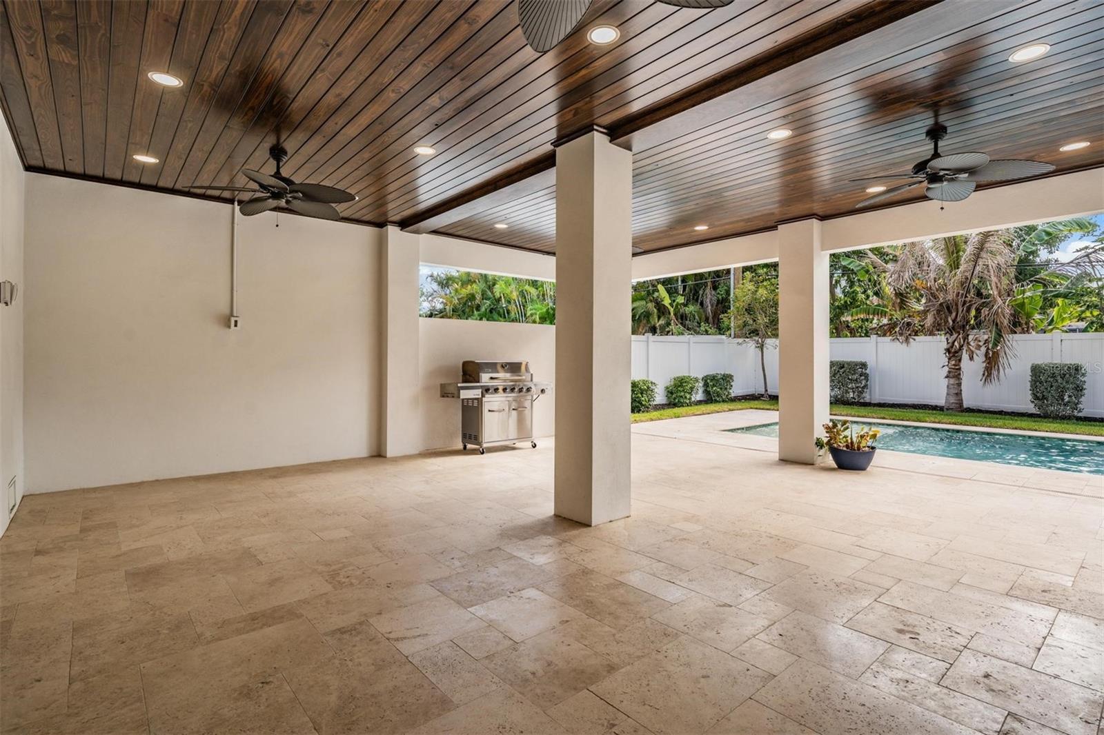 DAVIS ISLANDS PB10 PG52 TO 57 - Residential