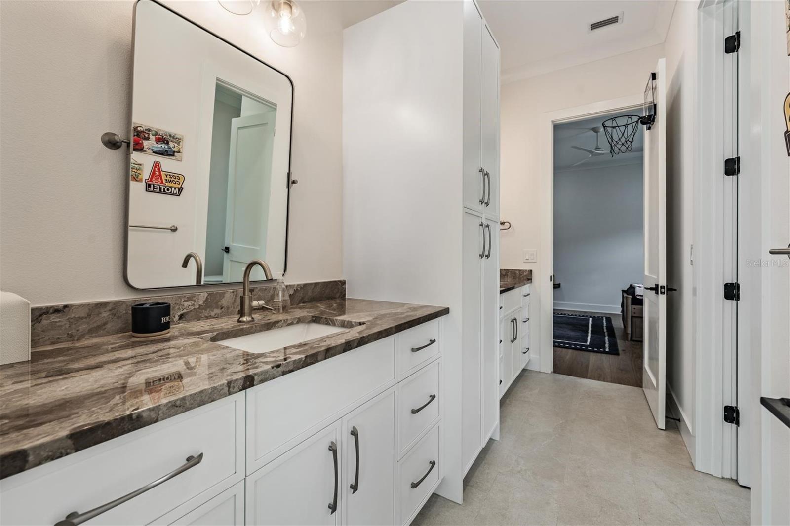 DAVIS ISLANDS PB10 PG52 TO 57 - Residential