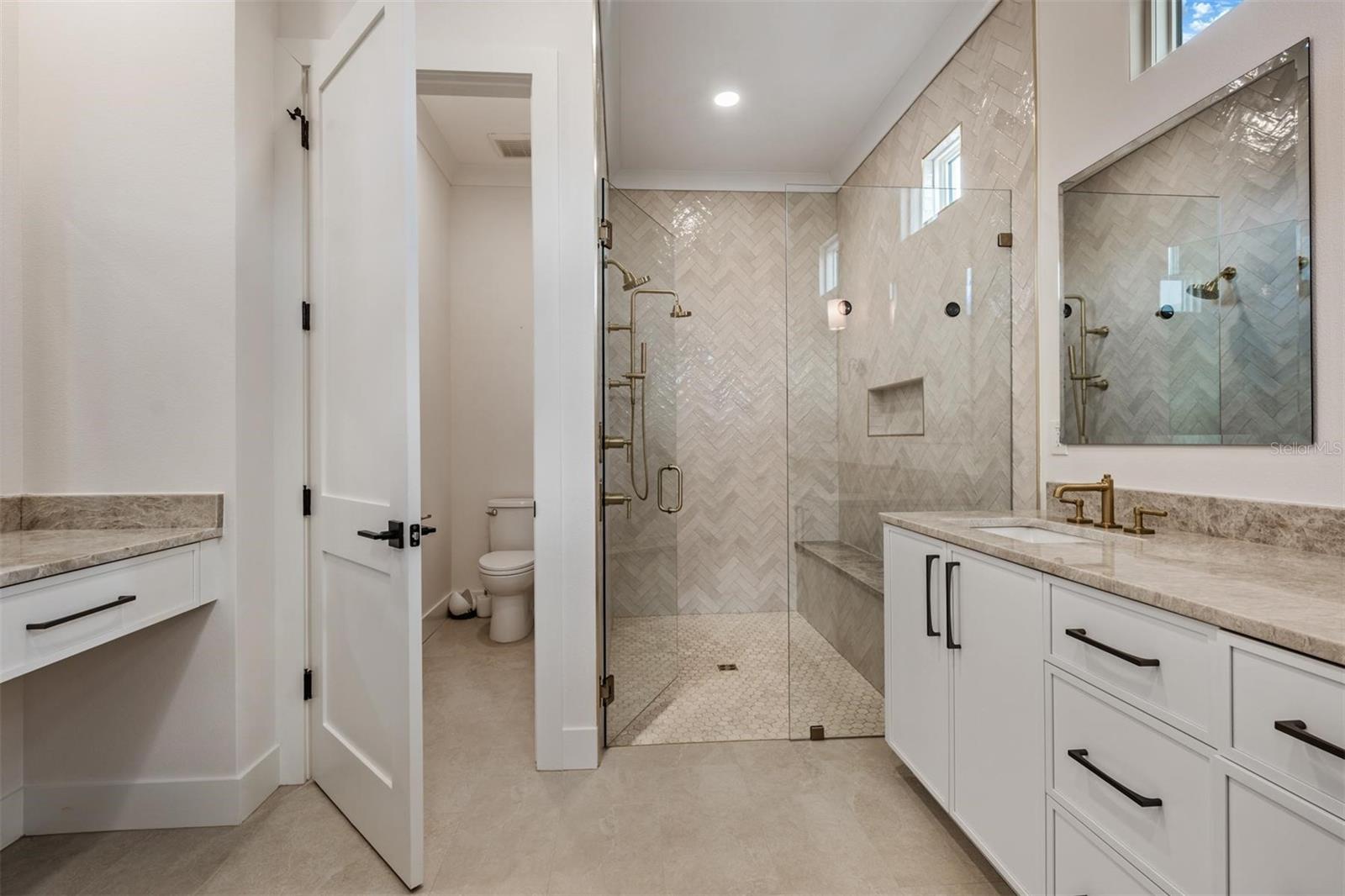 DAVIS ISLANDS PB10 PG52 TO 57 - Residential