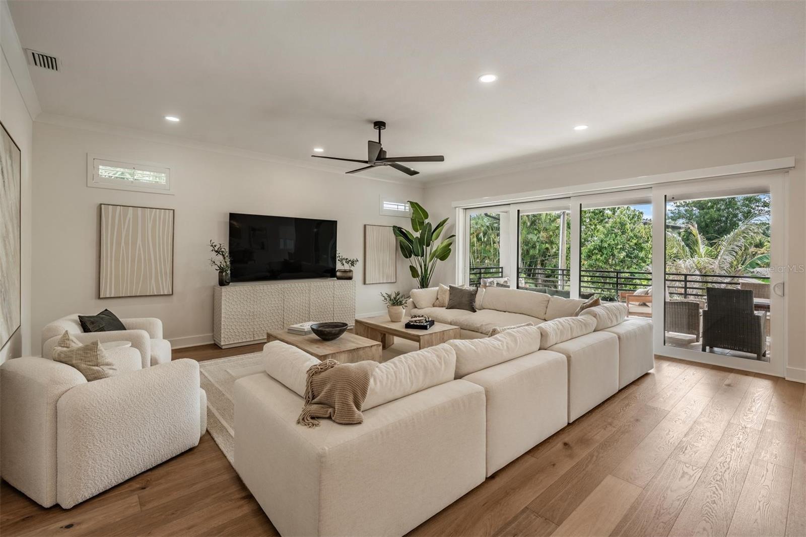 DAVIS ISLANDS PB10 PG52 TO 57 - Residential