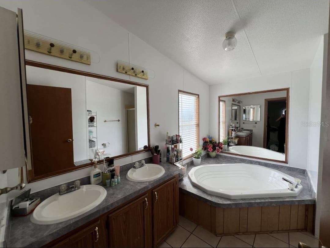 COUNTRY TRAILS PH 05 - Residential