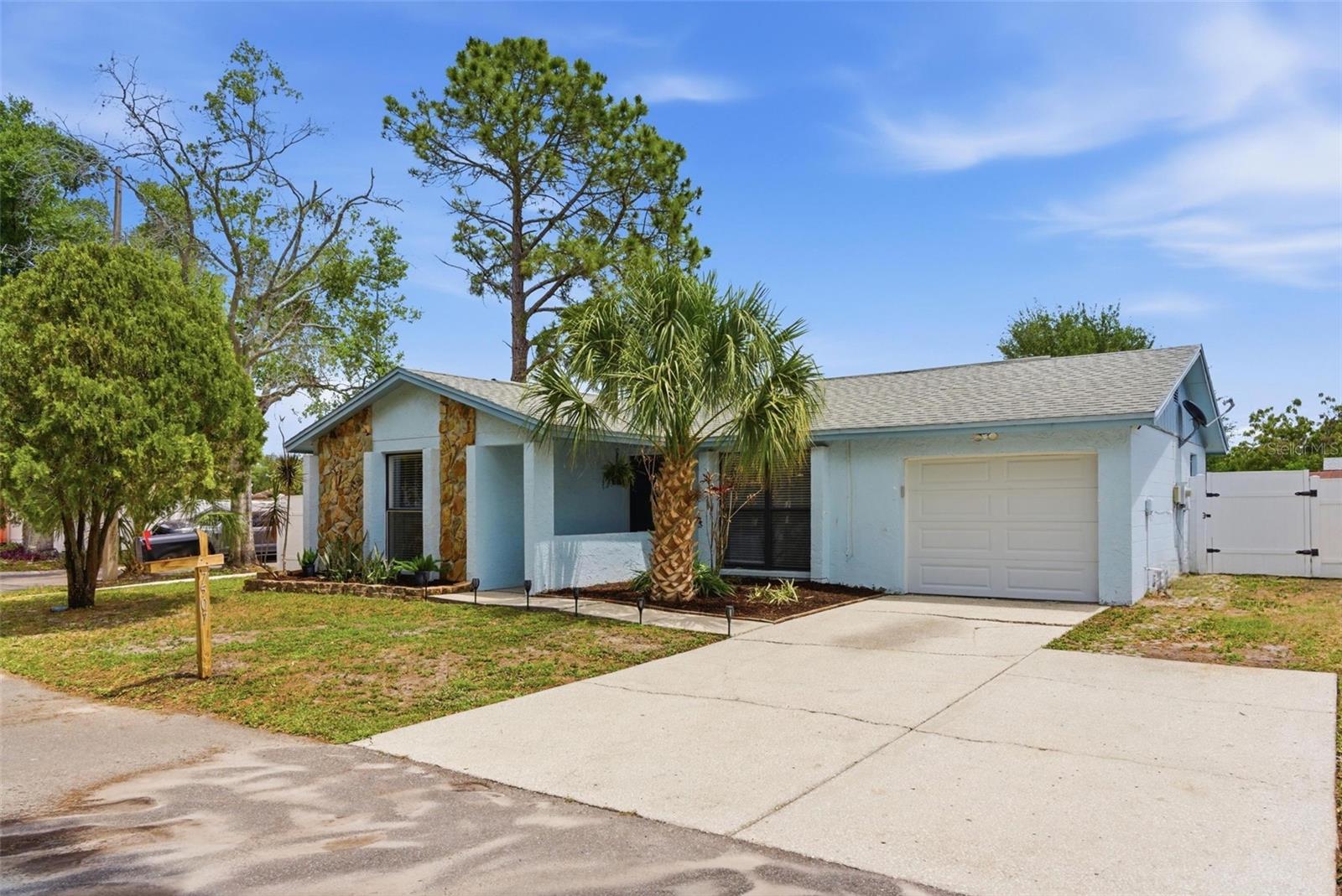 7507 WOODLAND OAKS COURT