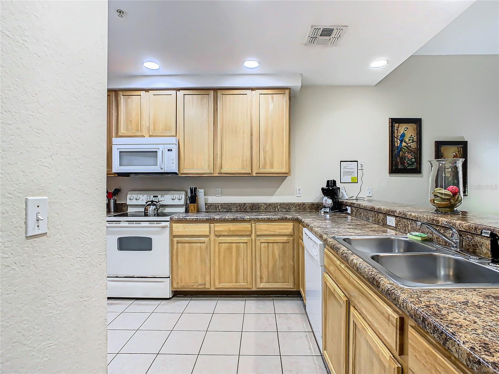 CARIBE COVE CONDO PH 2 - Residential