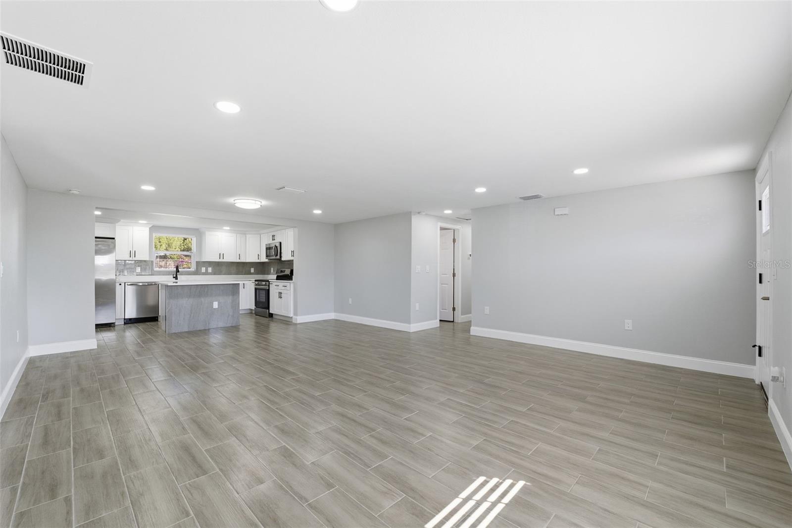 COUNTRY CLUB ESTATES - Residential