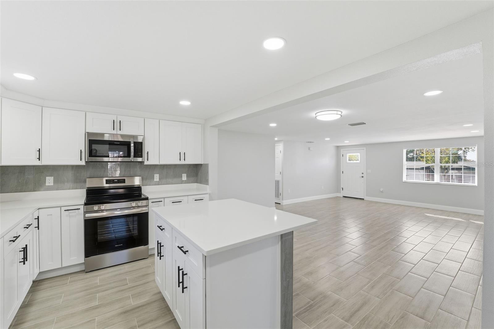 COUNTRY CLUB ESTATES - Residential