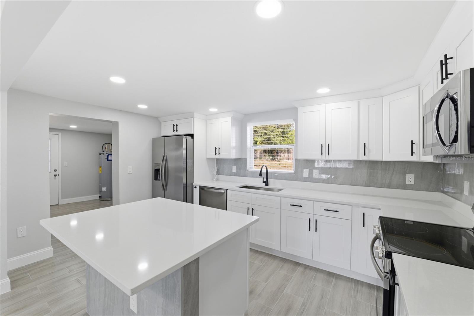 COUNTRY CLUB ESTATES - Residential