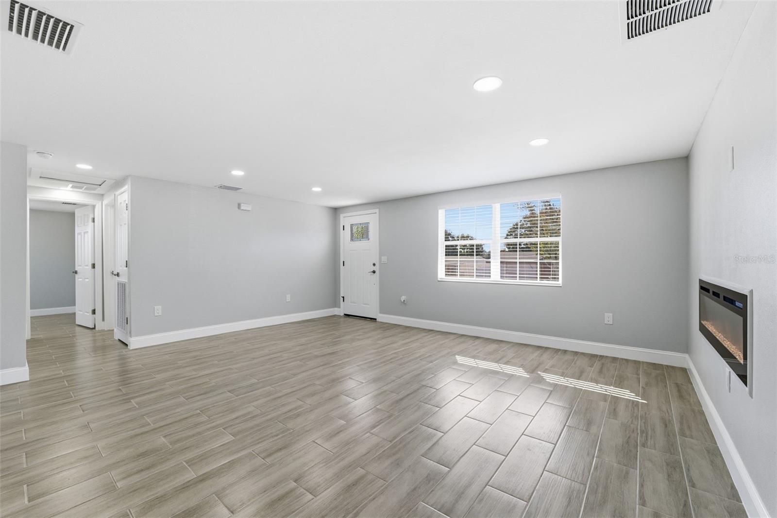 COUNTRY CLUB ESTATES - Residential