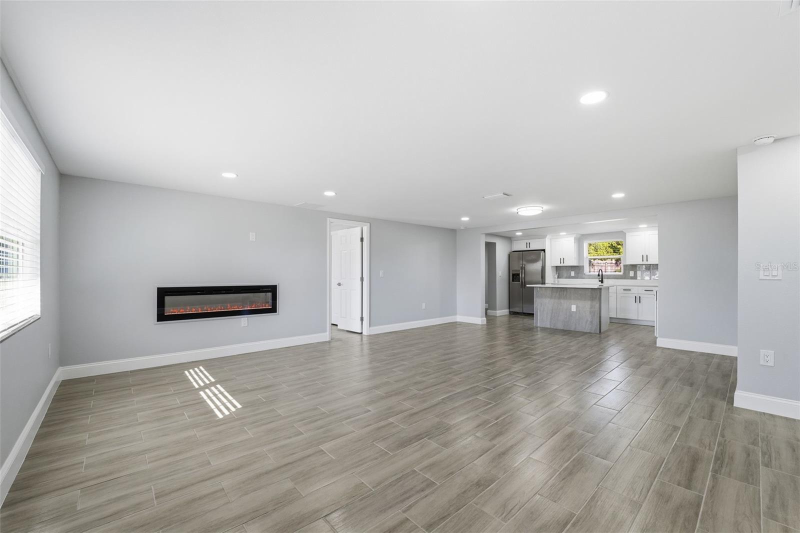 COUNTRY CLUB ESTATES - Residential