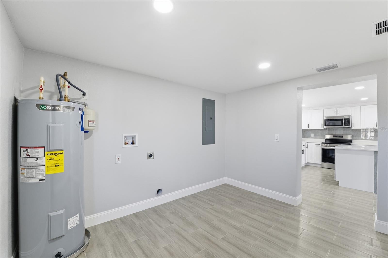 COUNTRY CLUB ESTATES - Residential