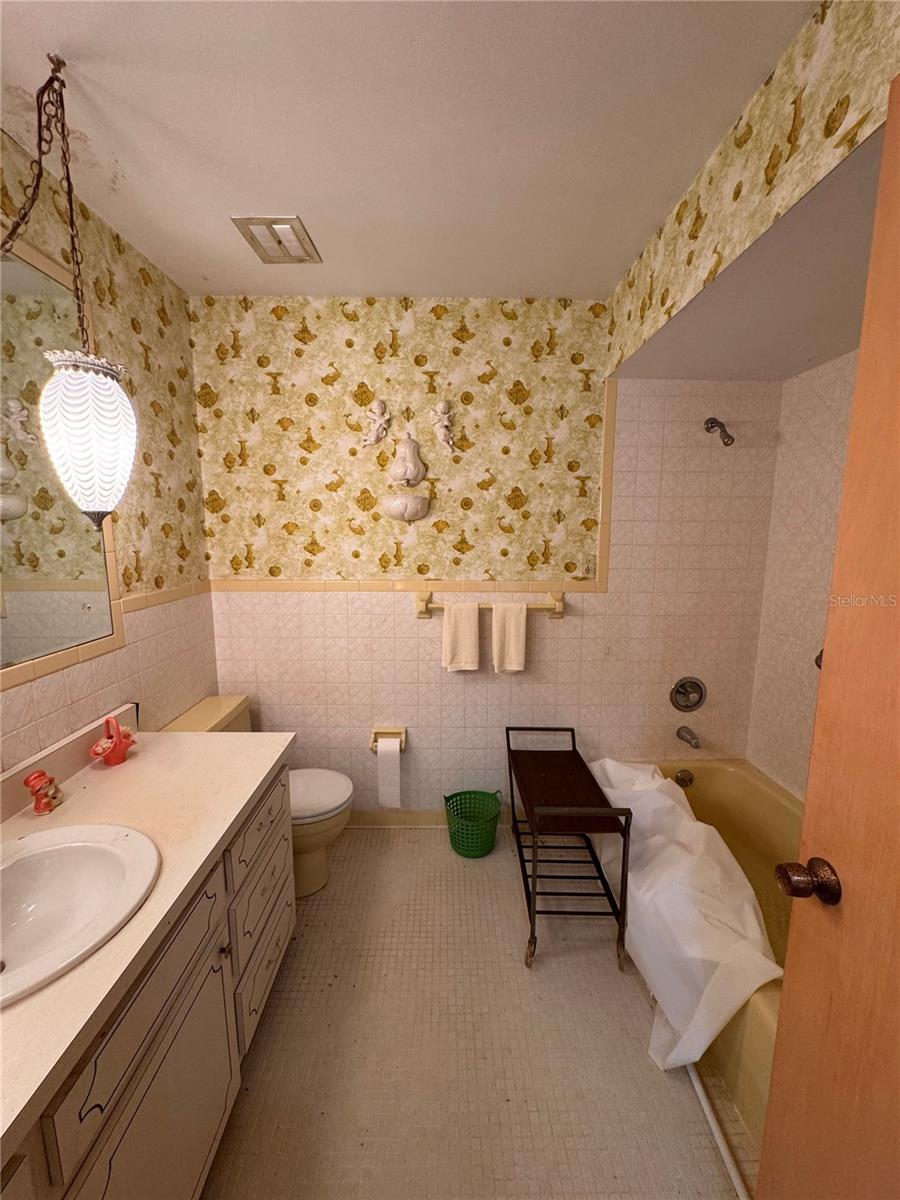 SUBURBAN SHORES - Residential