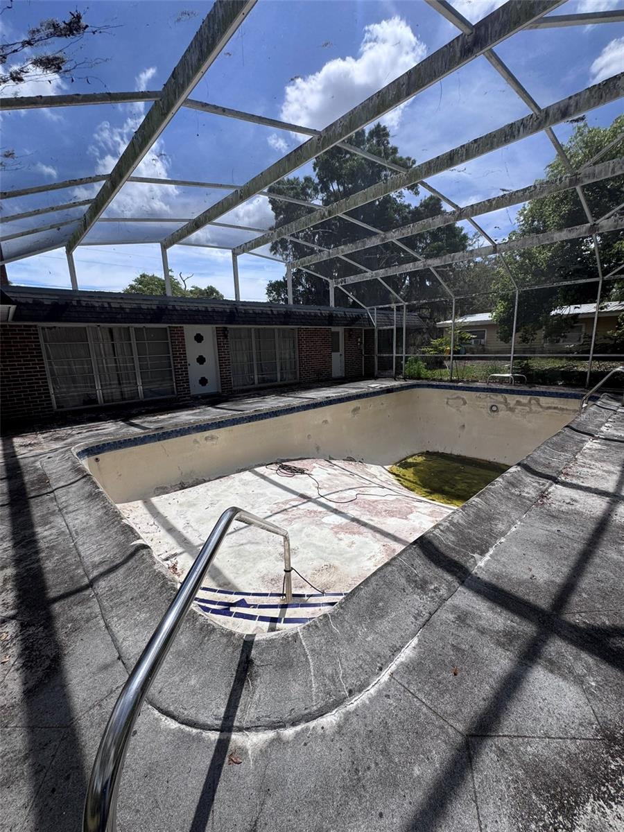 SUBURBAN SHORES - Residential