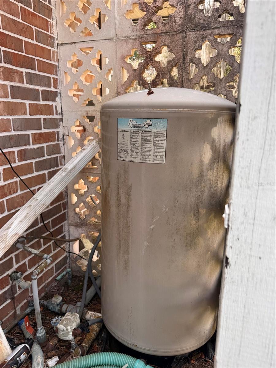 SUBURBAN SHORES - Residential