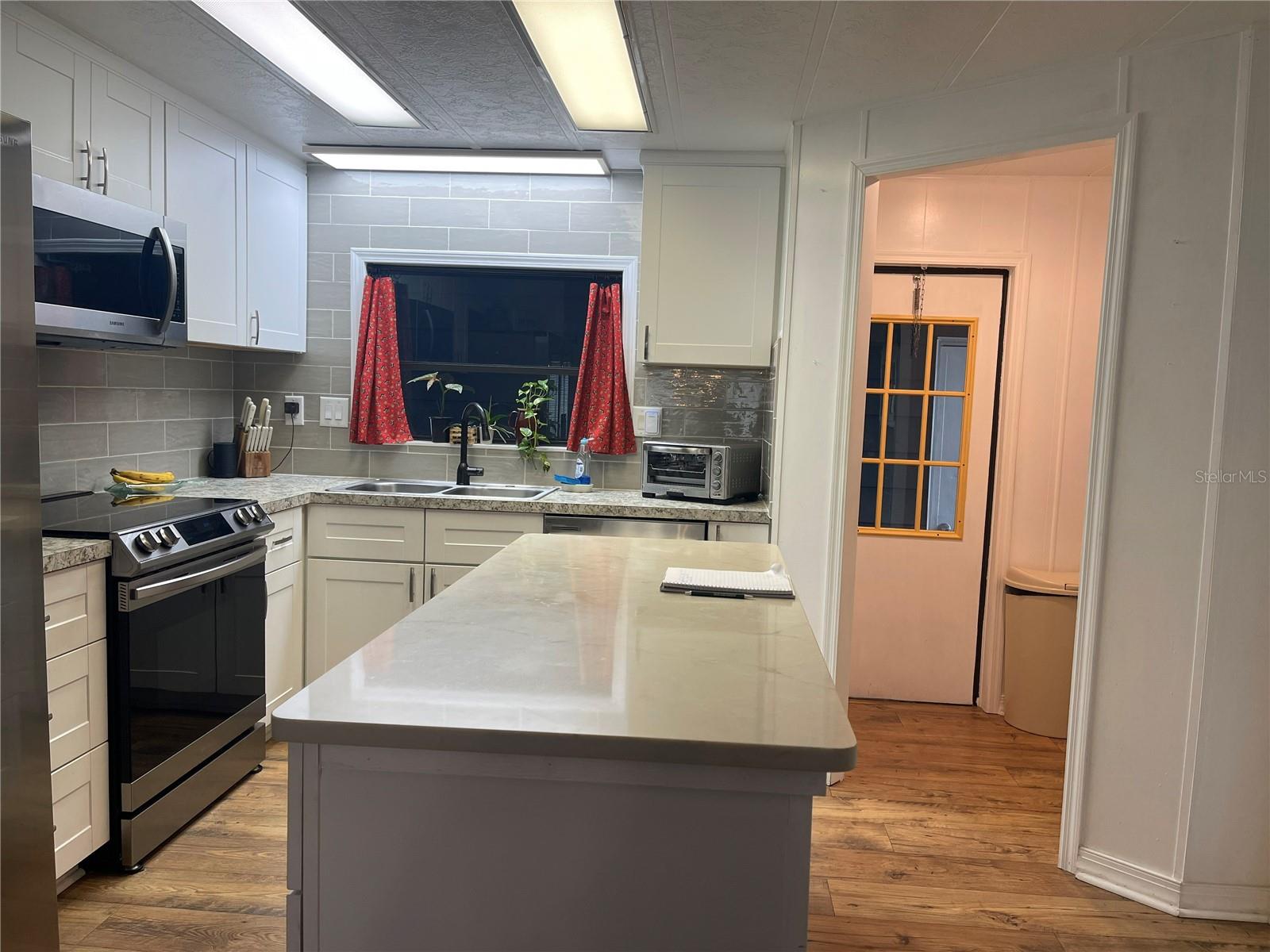 CONTINENTAL COUNTRY CLUB - Residential