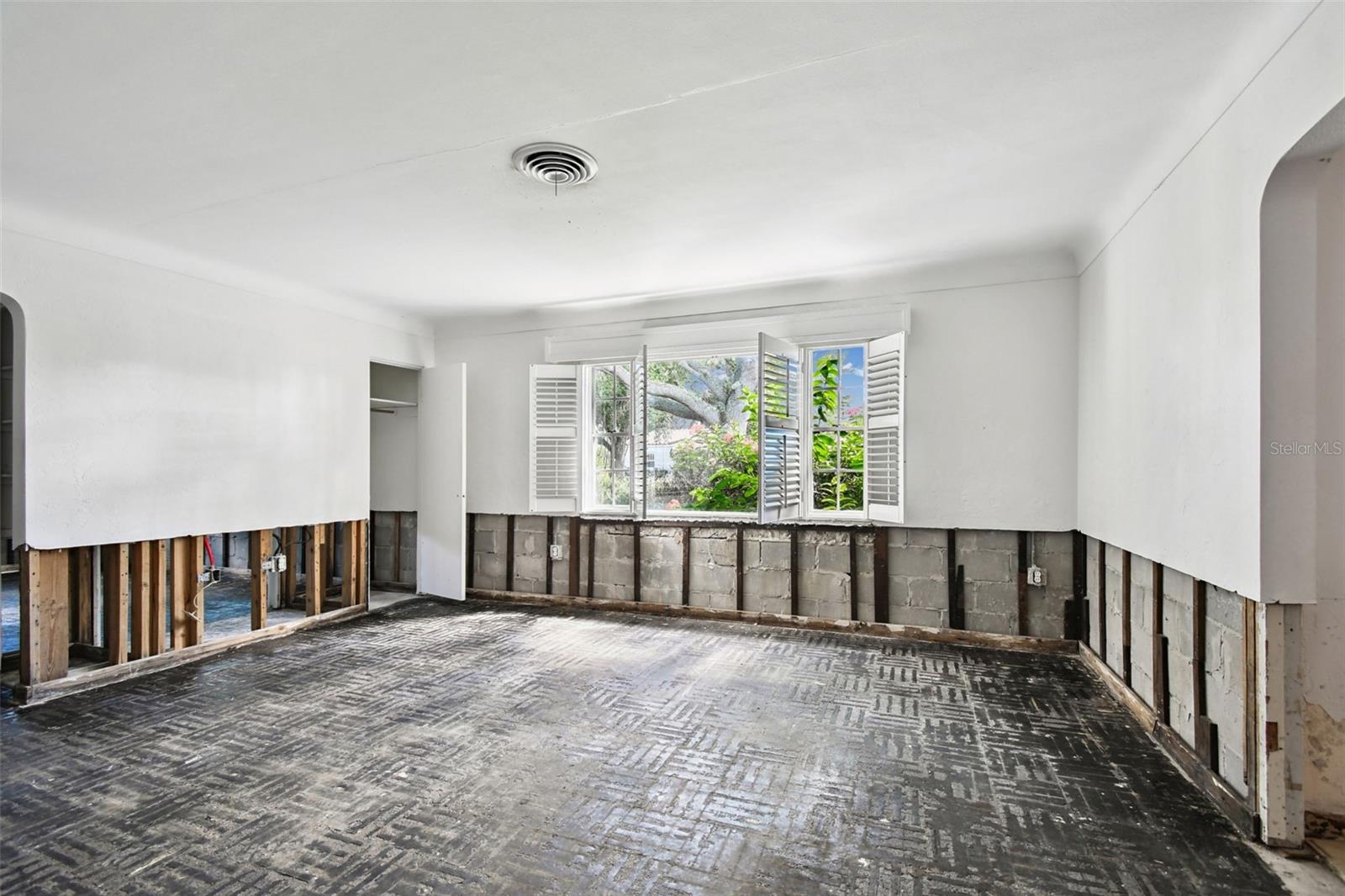 SNELL ISLE - Residential