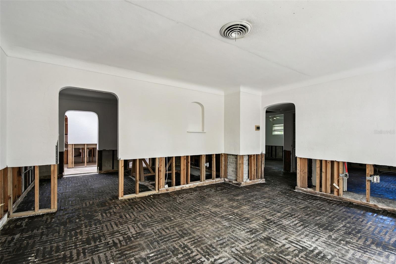 SNELL ISLE - Residential