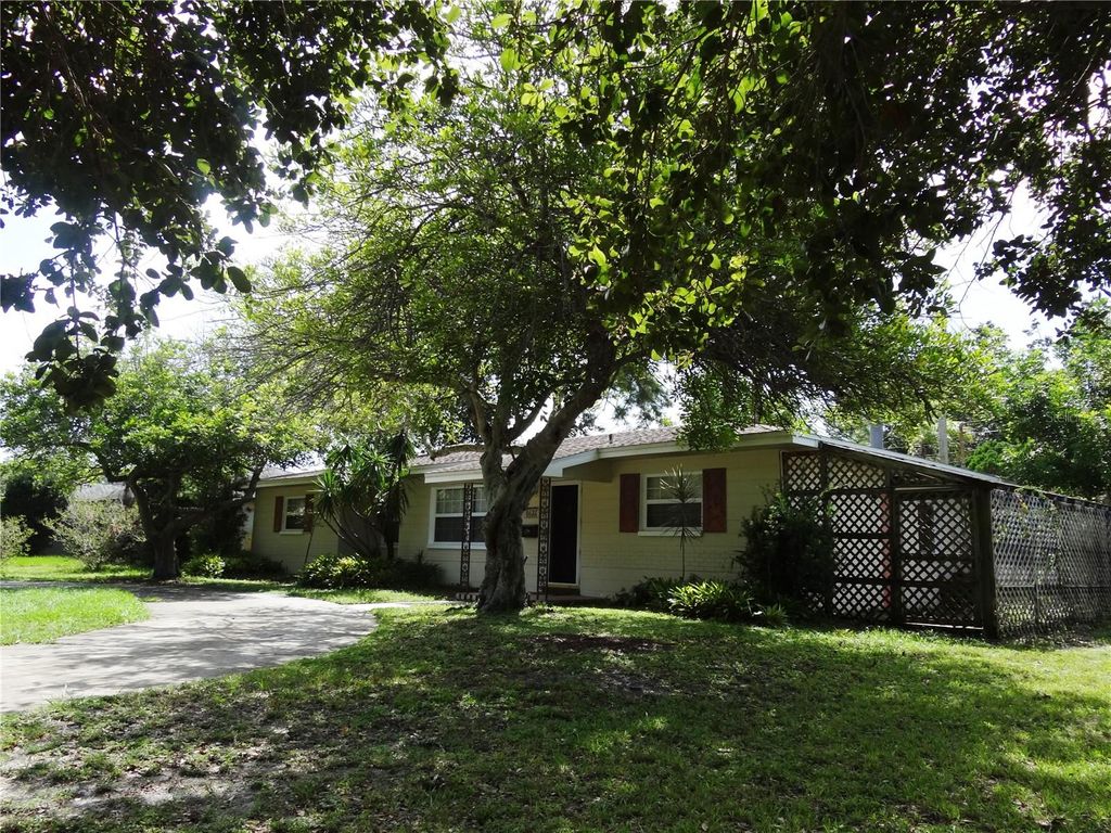 Photo of 6132 Dartmouth Avenue N, St Petersburg, FL 33710 (MLS # TB8442382)