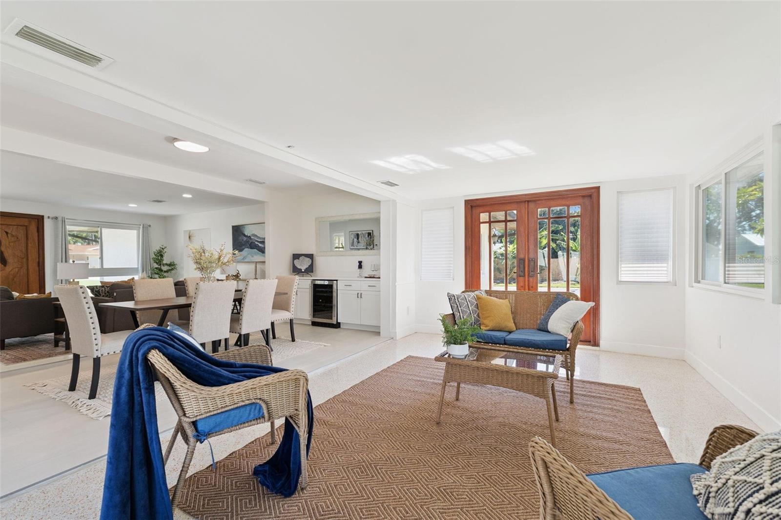 TROPICAL SHORES - Residential