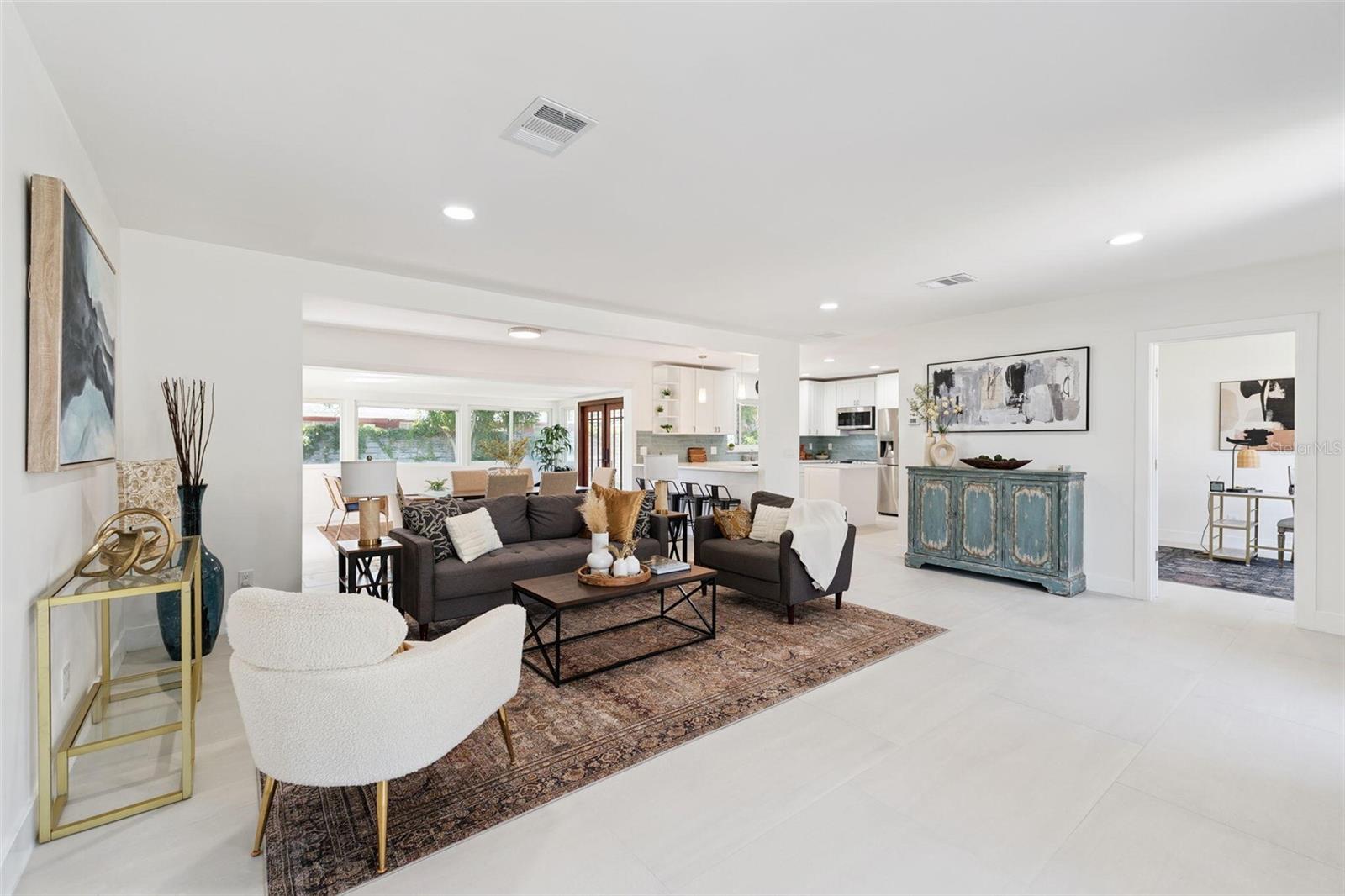 TROPICAL SHORES - Residential