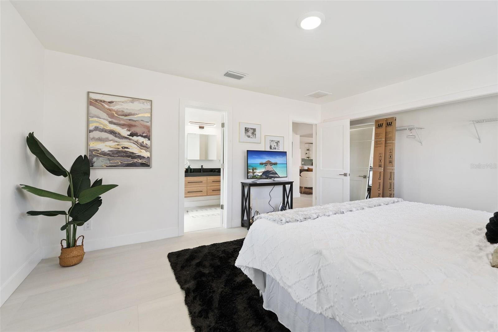 TROPICAL SHORES - Residential