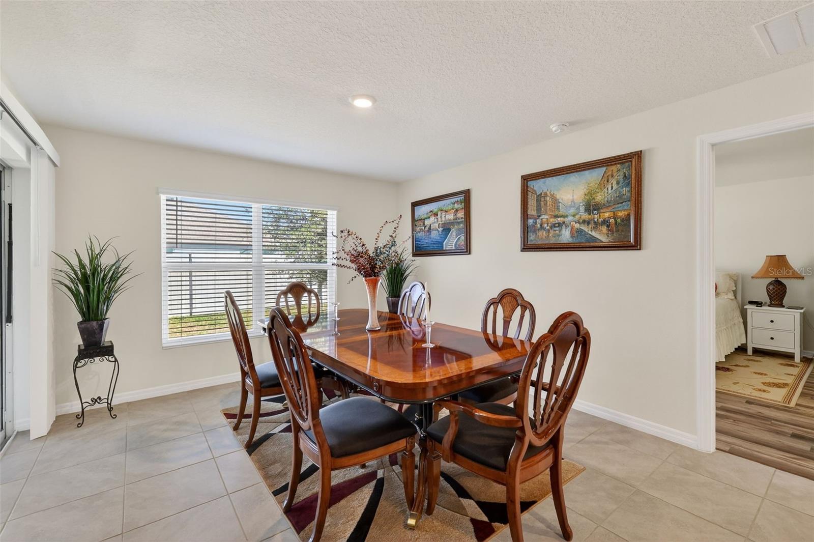 TRIUMPH SOUTH PH 1 - Residential