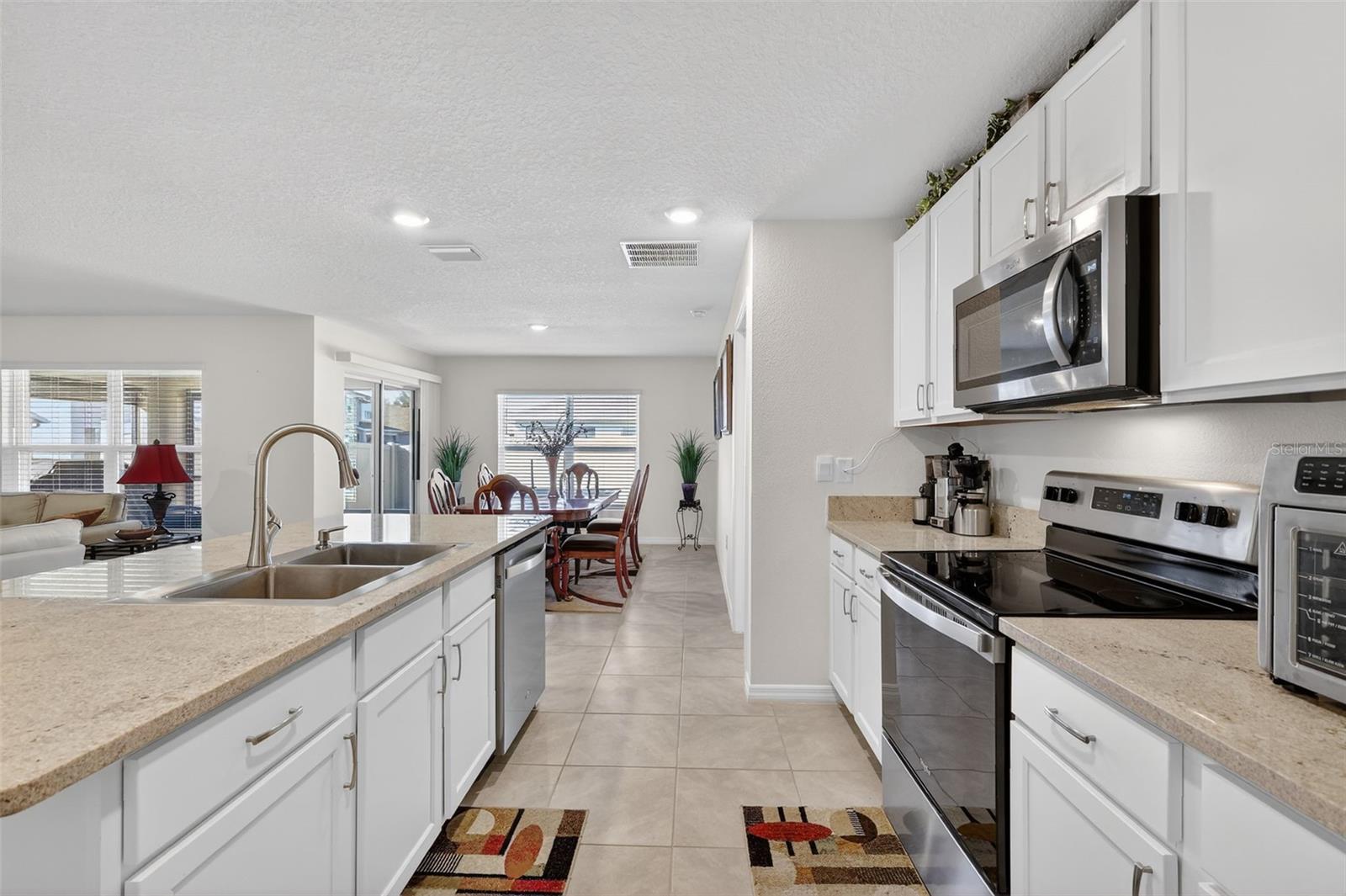 TRIUMPH SOUTH PH 1 - Residential