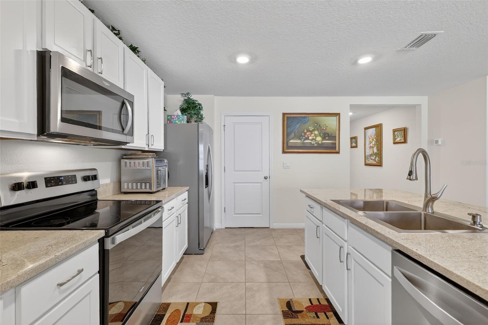 TRIUMPH SOUTH PH 1 - Residential