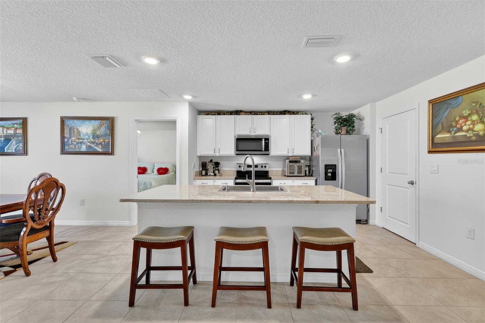 TRIUMPH SOUTH PH 1 - Residential