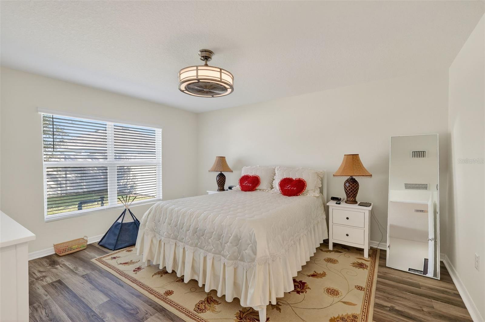 TRIUMPH SOUTH PH 1 - Residential