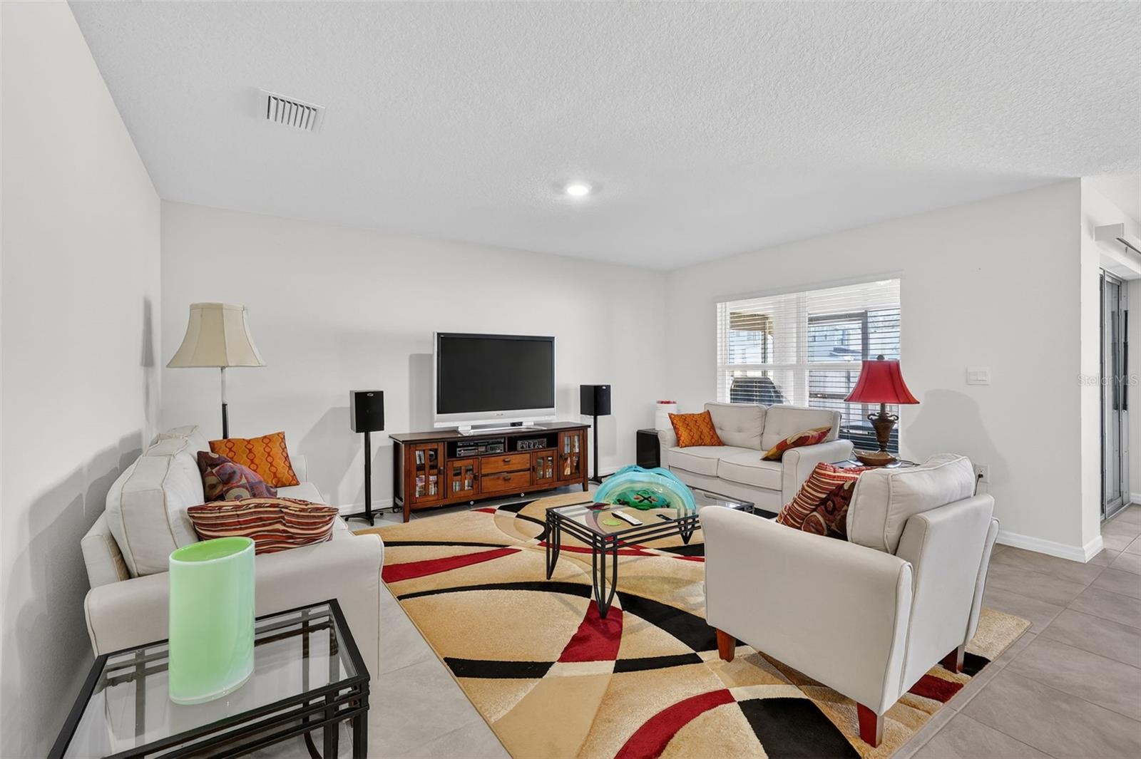 TRIUMPH SOUTH PH 1 - Residential