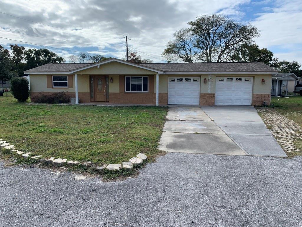 *TENANT STILL IN THE HOME PLEASE DO NOT DISTURB*
2 BEDROOM, 2 BATHROOMS, with 2 GARAGES located in Holiday. Pet fees will apply. Centrally located near shopping and dining.
