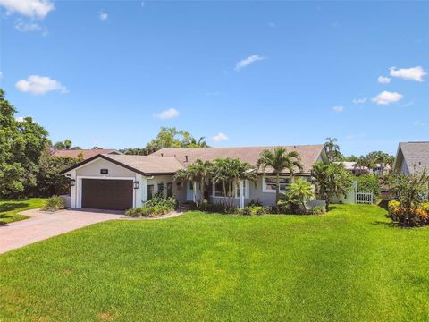 Photo of 1432 50th Avenue NE, St Petersburg, FL 33703 (MLS # TB8395985)