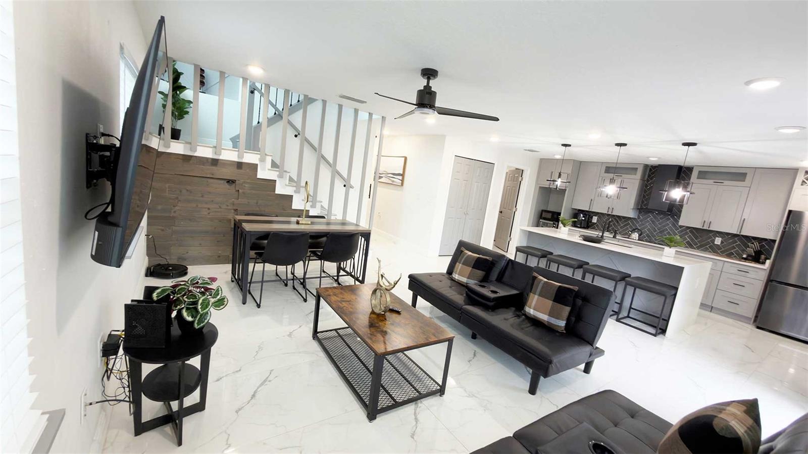 1414 E HARDING STREET