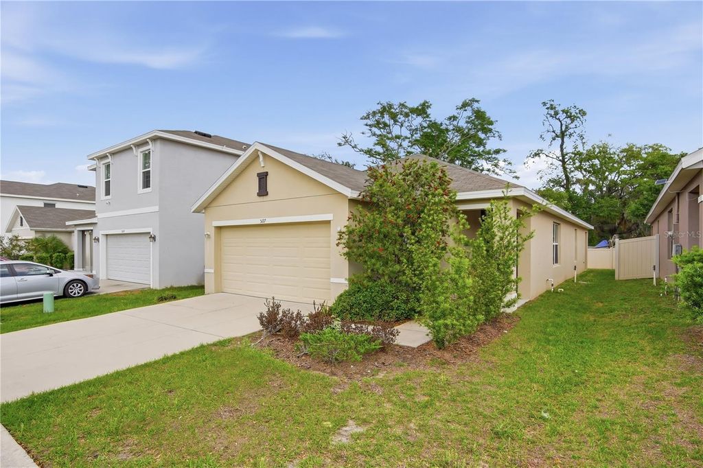 Photo of 5217 Hillside Meadow Place, Tampa, FL 33610 (MLS # TB8497556)