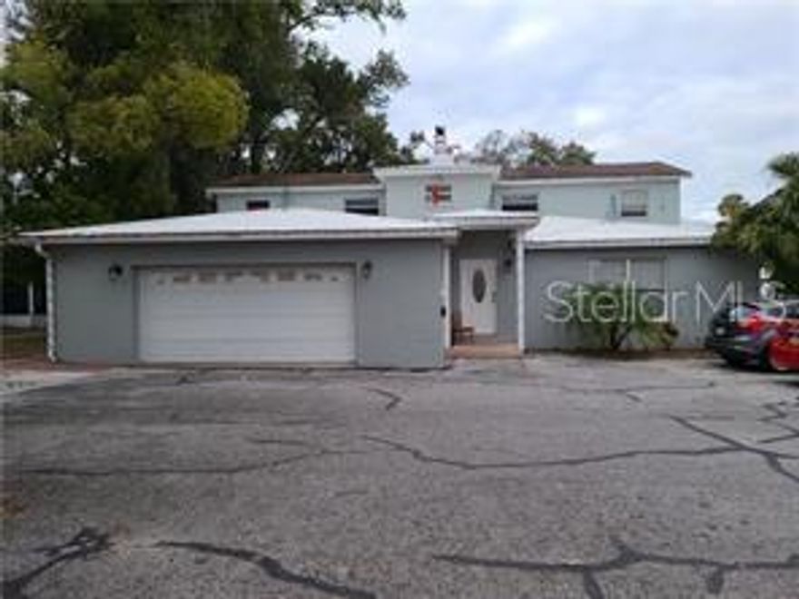 Beautiful 1 Bedroom 1 Bath apartment with a screened in patio for rent. The home has an open floor plan with tile throughout. there is a washer and dryer on site and the back yard is fenced in. This apartment is located close to Armature works, The Tampa River Walk, numerous restaurants and shopping. It allows easy access to Tamp International Airport and all major roads to include I-4, I-275, Dale Mabry and US-60