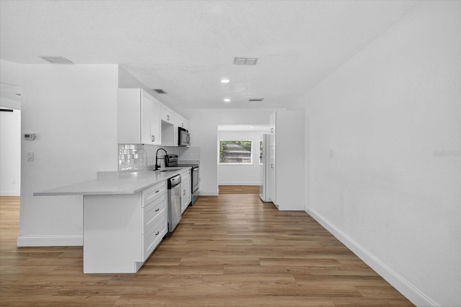 MEADOWLAWN - Residential Lease