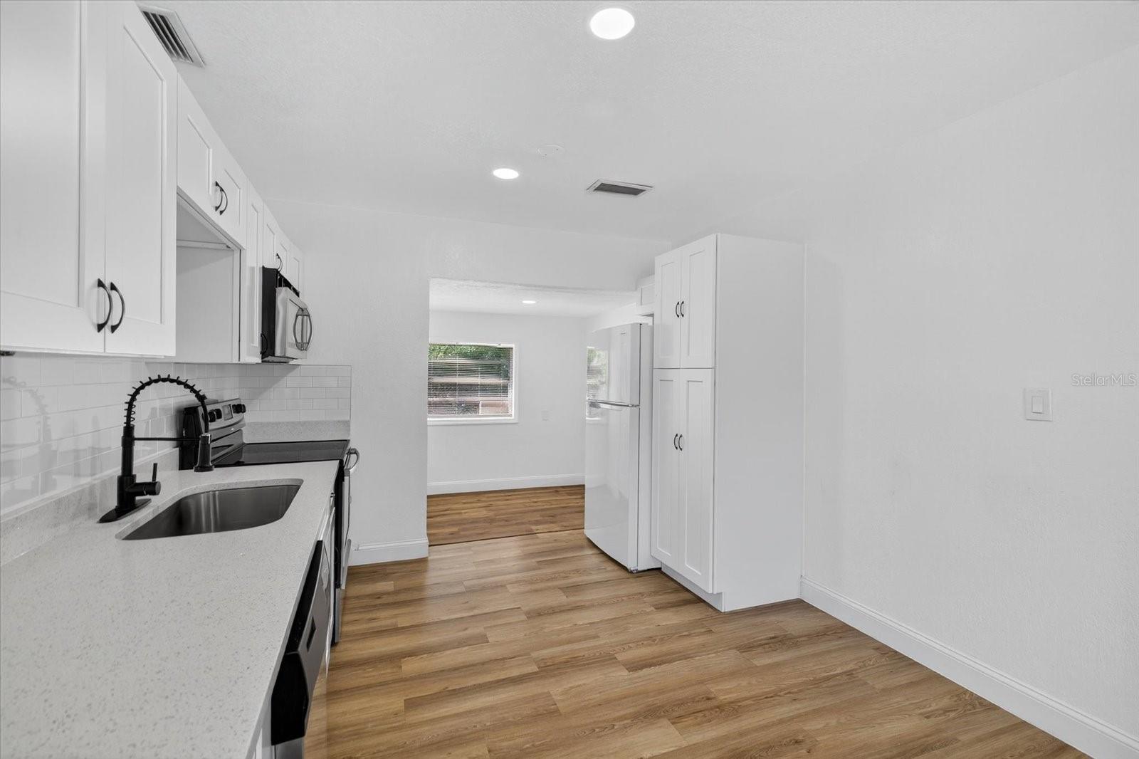 MEADOWLAWN - Residential Lease