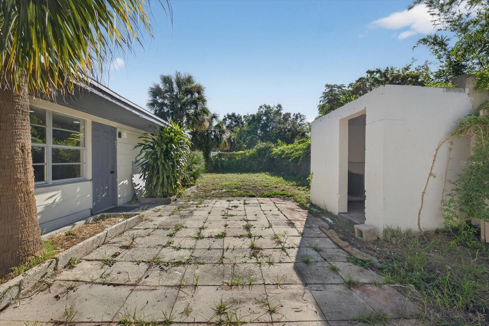 MEADOWLAWN - Residential Lease